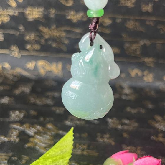 天然翡翠飘花葫芦吊坠